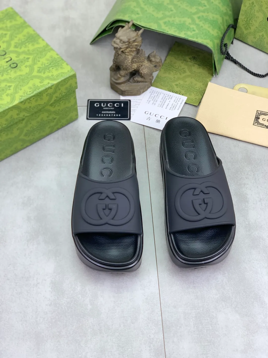 Men's Men's Shoes 💰P300💰[New Style] High Version 🎁🎁🎁 GUCCI New Year of the Snake casual slippers, original official website, perfect workmanship, transmitting a kind of noble luxury, sublimating its definition of luxury in Gucci's high-end extraordinary craftsmanship. Original Gucci double G combination outsole, code number: 35-46, complete package